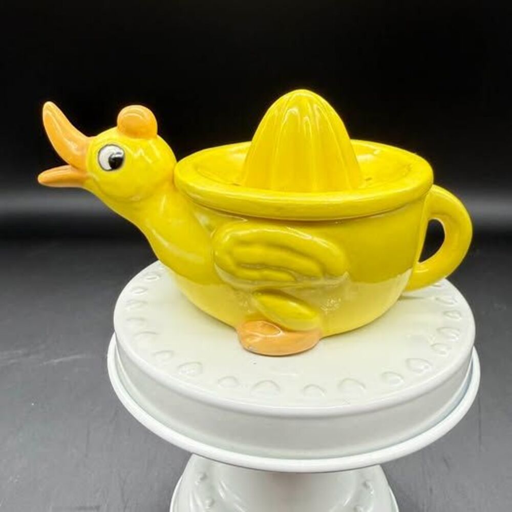 Vintage Yellow Ceramic Duck Citrus Juicer Reamer Kitschy MCM Kitchen Decor 6”